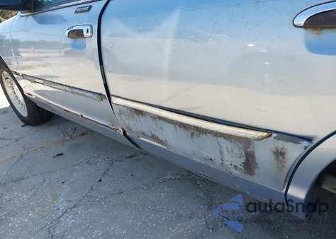 1998 Mercury Grand Marquis z USA, uszkodzony, nr VIN 2MEFM75WXWX602515